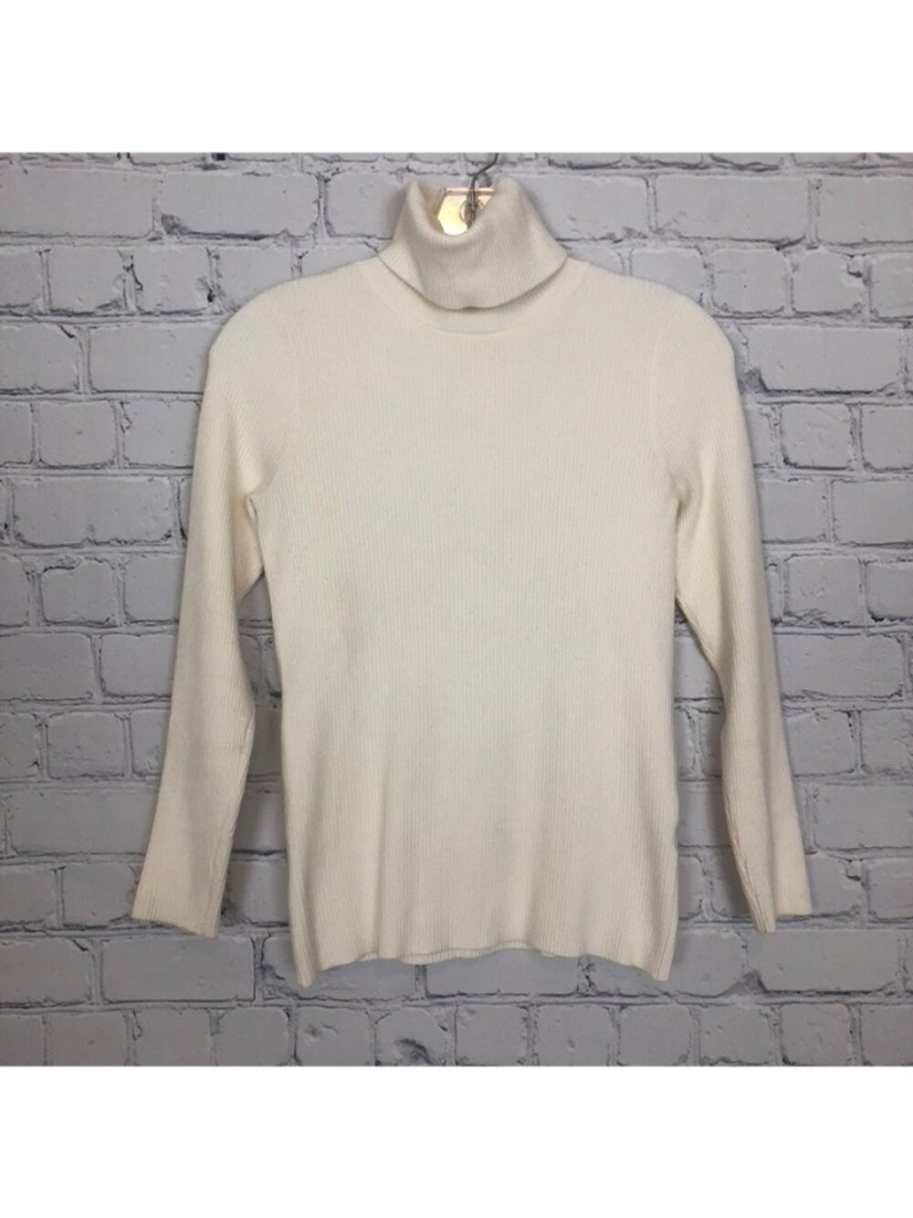Pomander Place Ivory Ribbed Knit Turtleneck Sweater Size S
